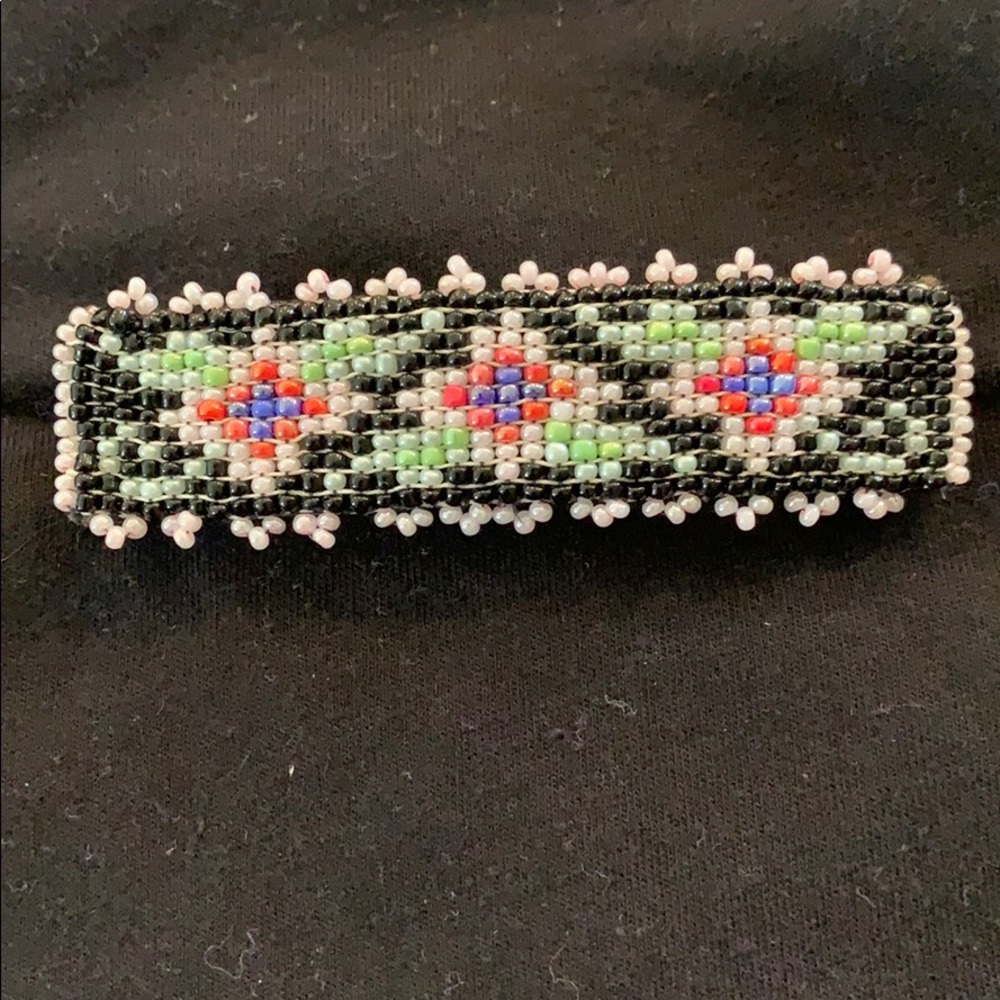 Vintage. Glass beaded barrette